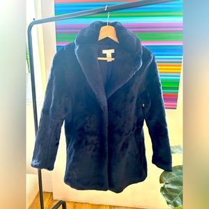 Faux fur coat in navy blue